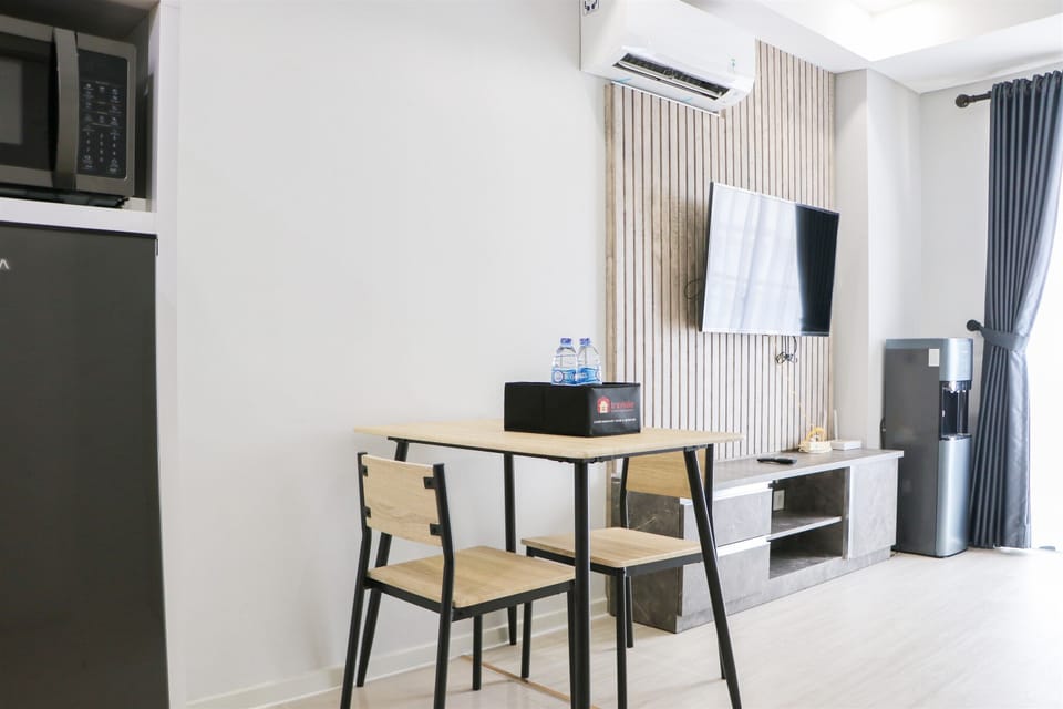 Studio | Private kitchen | Full-size fridge, stovetop