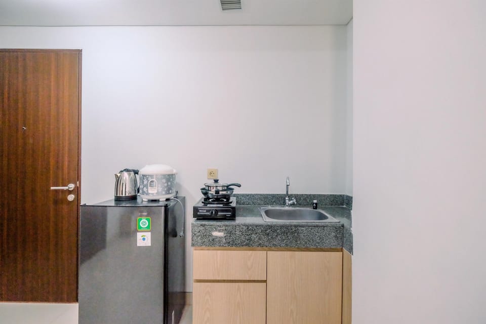 Apartment | Private kitchen | Full-size fridge, stovetop