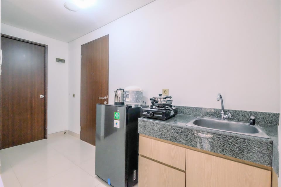 Apartment | Private kitchen | Full-size fridge, stovetop