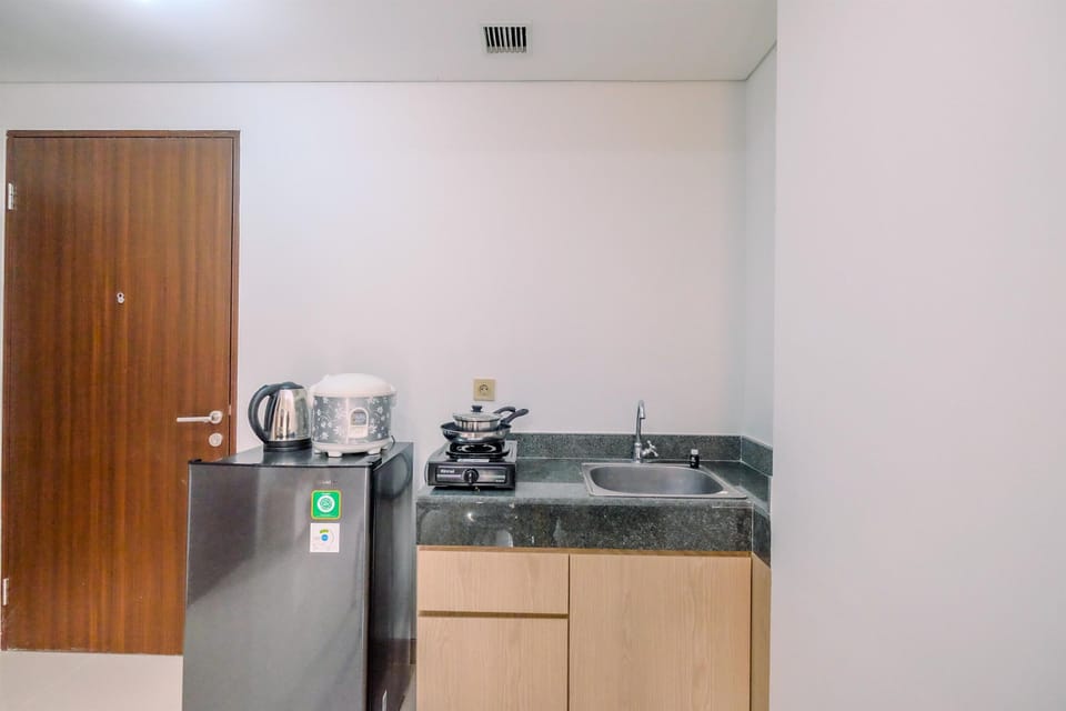 Apartment | Private kitchen | Full-size fridge, stovetop, electric kettle