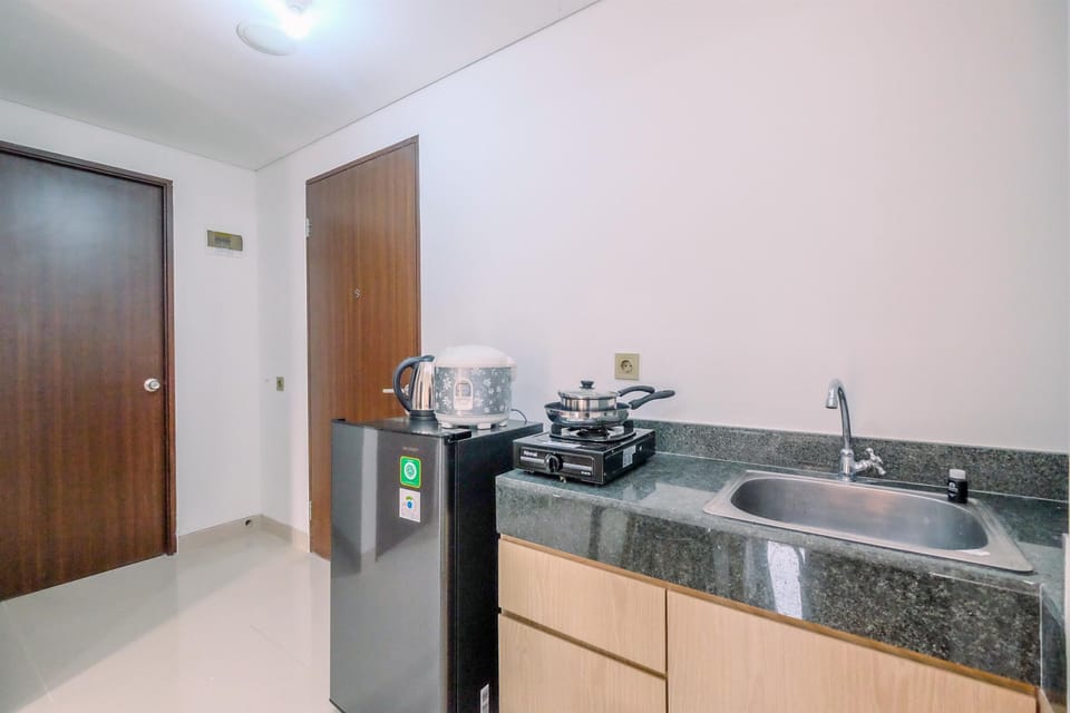Apartment | Private kitchen | Full-size fridge, stovetop, electric kettle