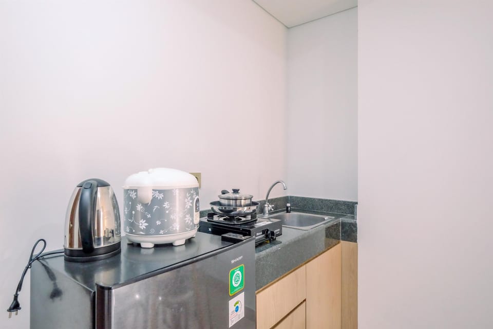 Apartment | Private kitchen | Full-size fridge, stovetop, electric kettle