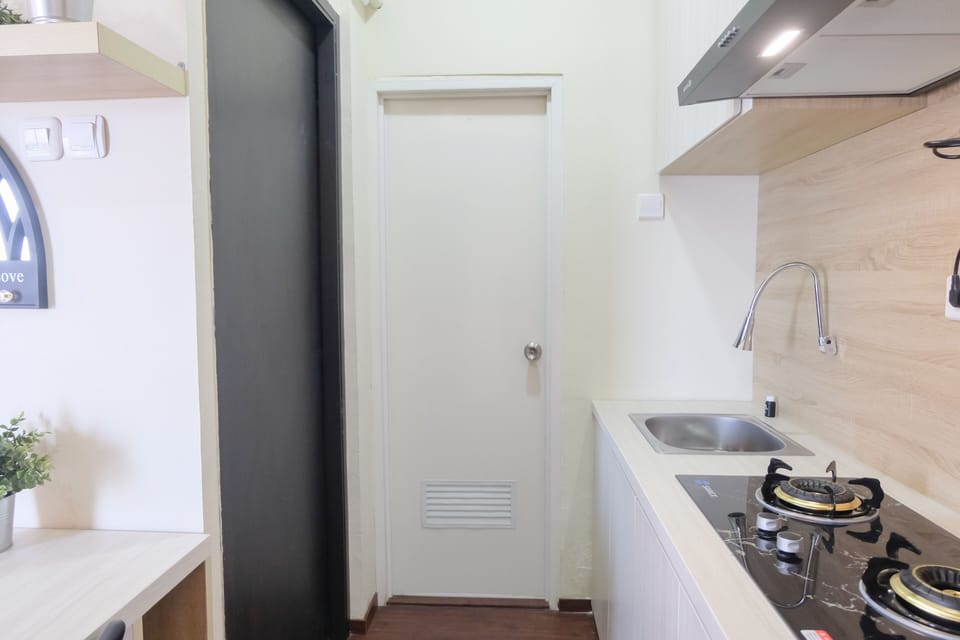 Apartment | Private kitchen | Full-size fridge, stovetop