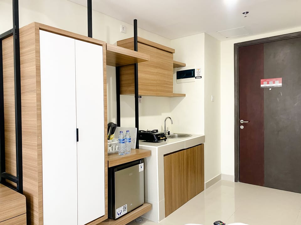Studio | Private kitchen | Full-size fridge, stovetop
