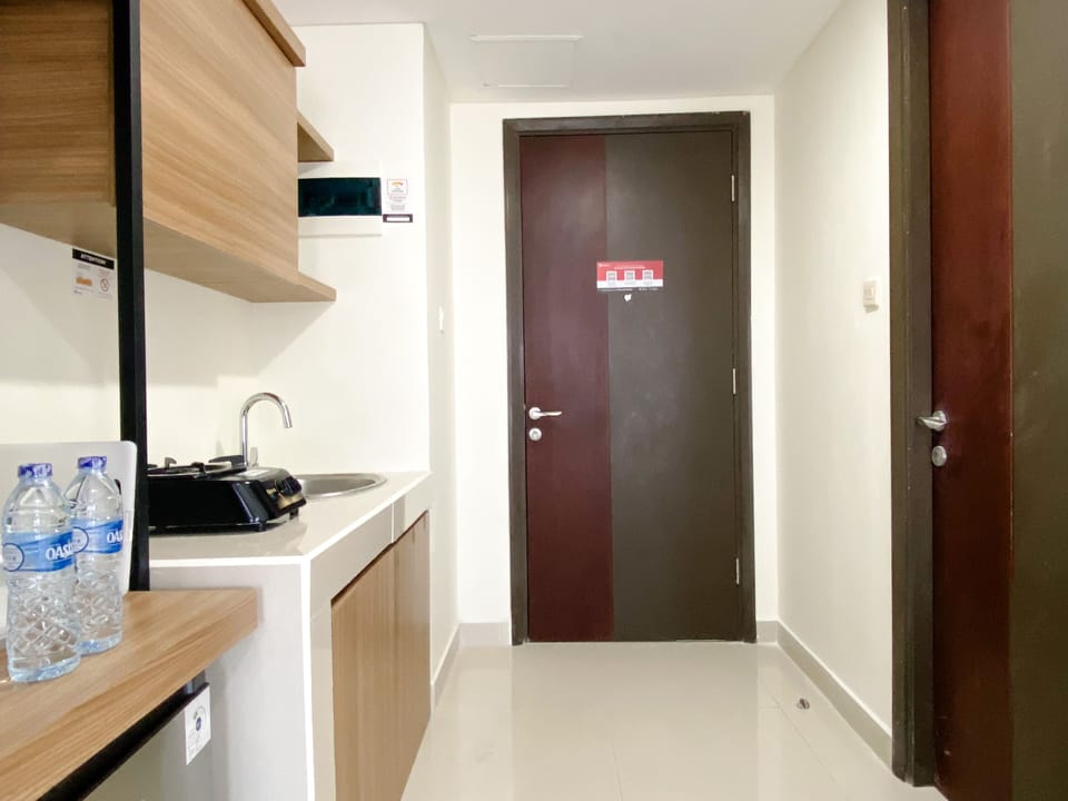 Studio | Private kitchen | Full-size fridge, stovetop
