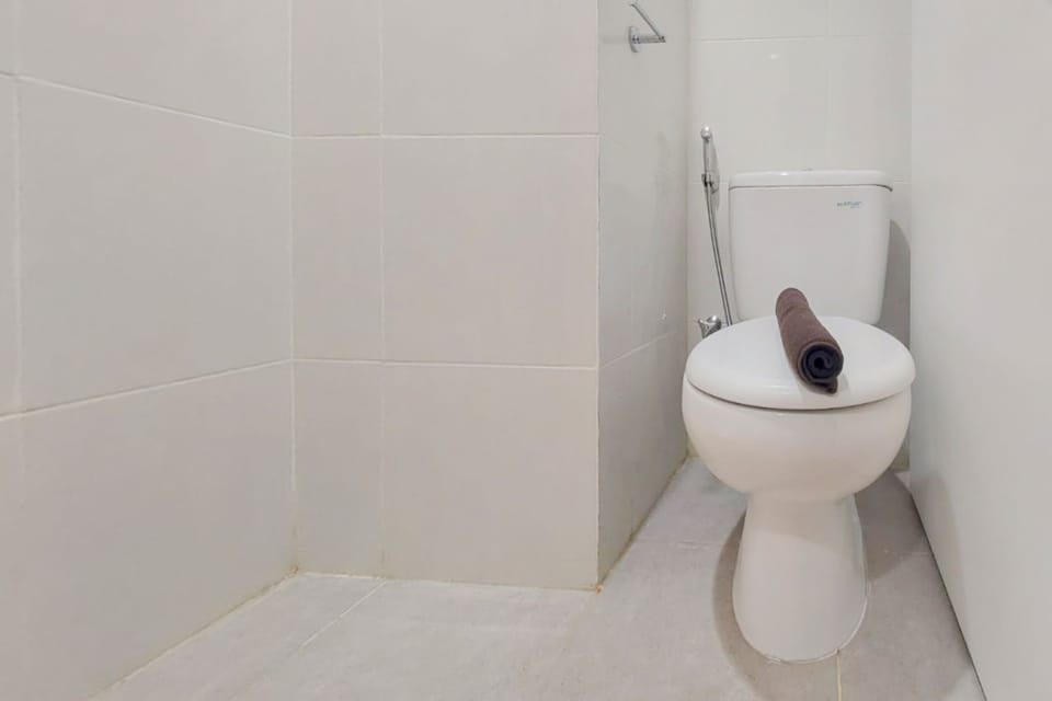 Studio | Bathroom | Shower, towels