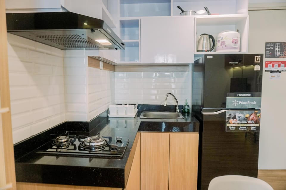 Apartment | Private kitchen | Full-size fridge, stovetop