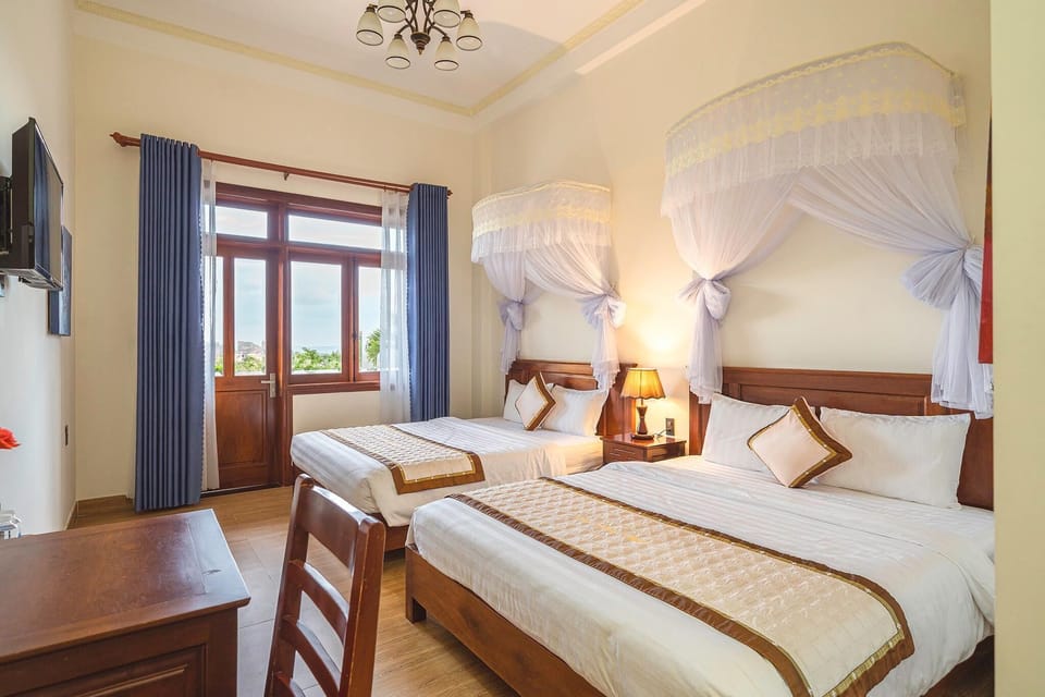 Standard Quadruple Room | Minibar, desk, blackout drapes, soundproofing