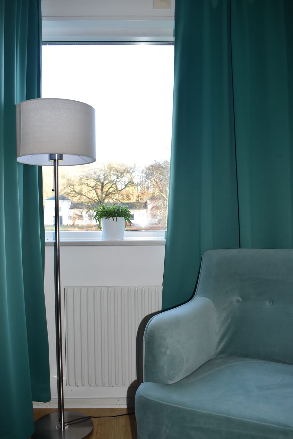 Hypo-allergenic bedding available, desk, blackout drapes, cribs (free)