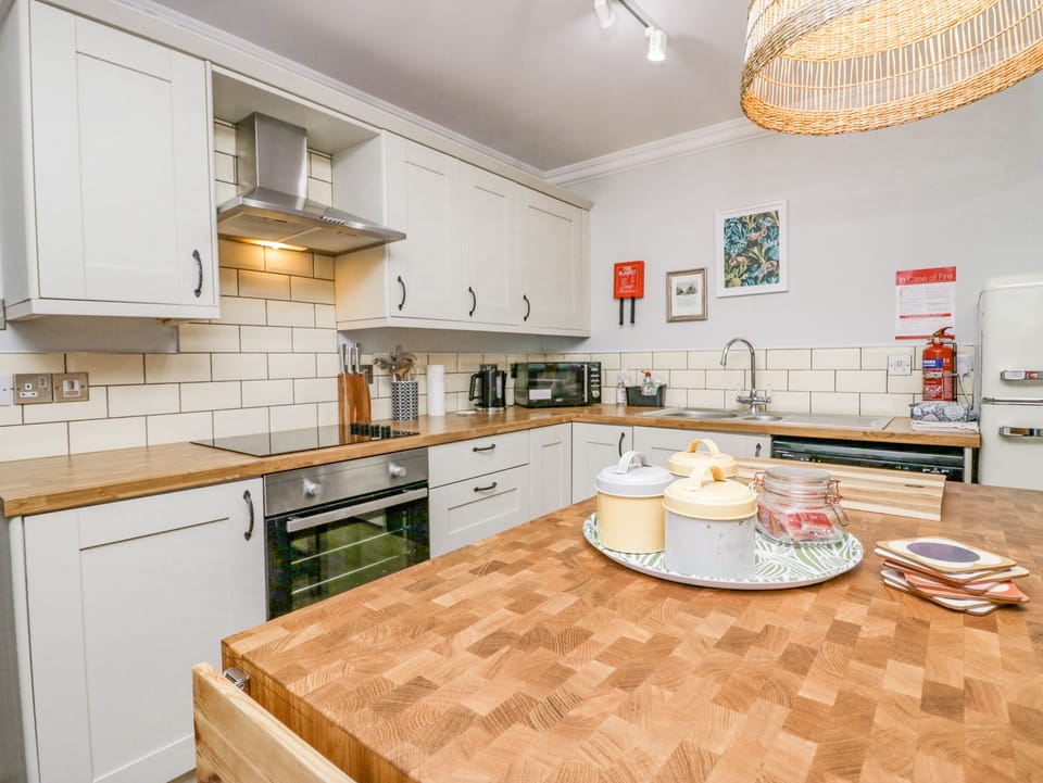 Fridge, dishwasher, electric kettle, toaster
