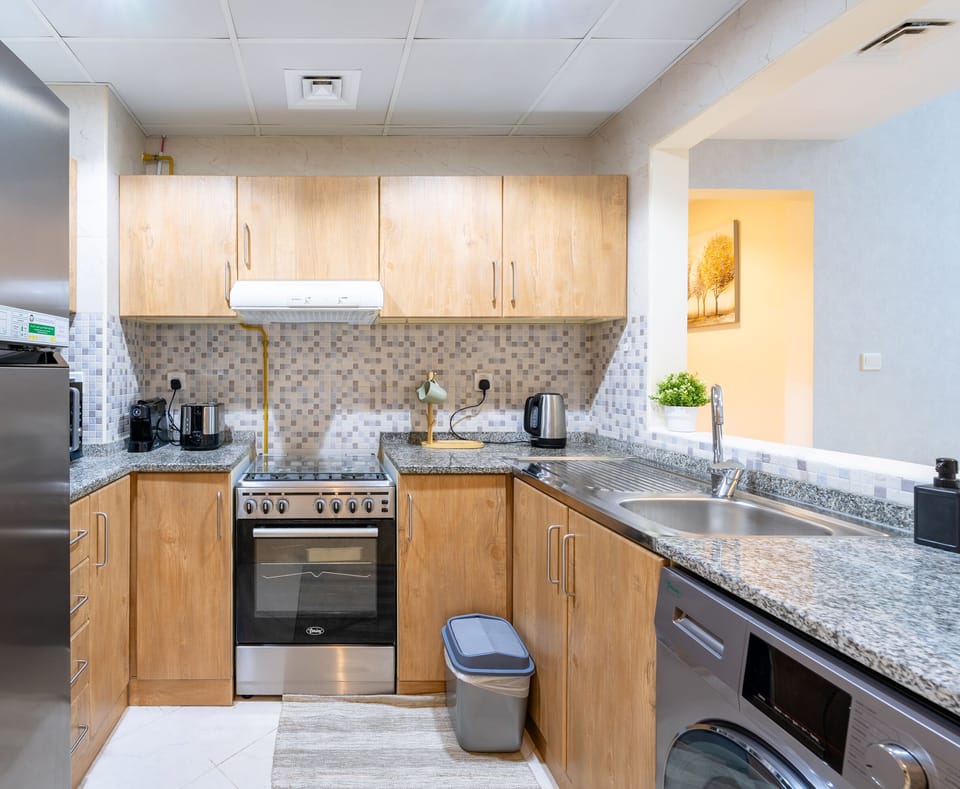 Exclusive Apartment | Private kitchen | Fridge, microwave, oven, coffee/tea maker