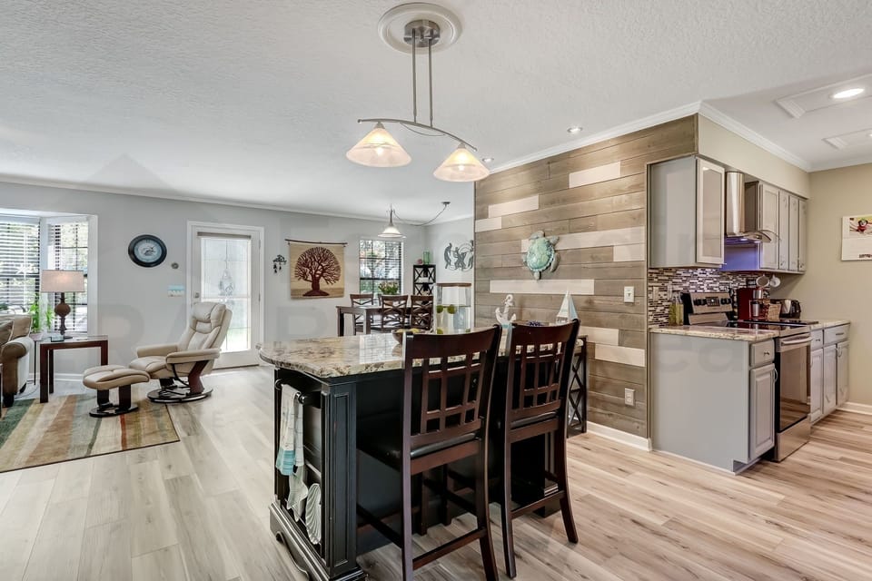 House, 3 Bedrooms | Private kitchen | Fridge, oven, coffee/tea maker, toaster