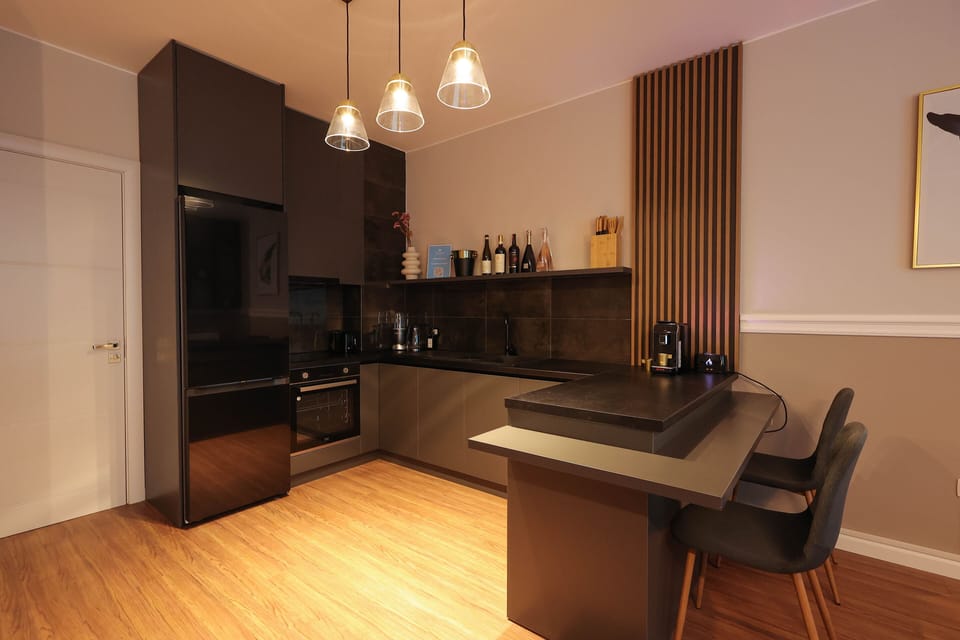Full-size fridge, oven, toaster, freezer