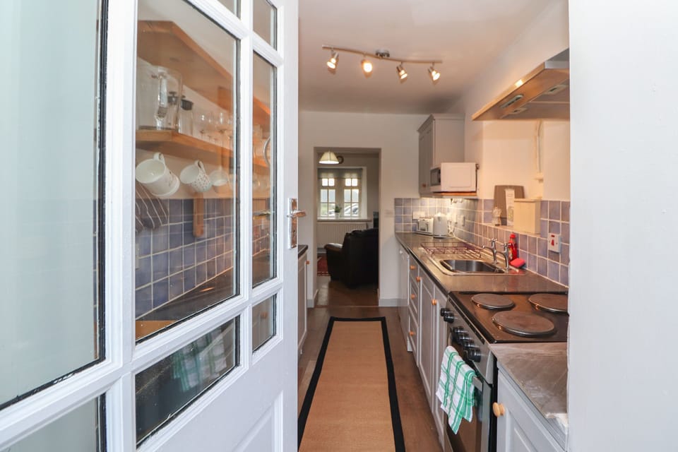 Dishwasher, cookware/dishes/utensils