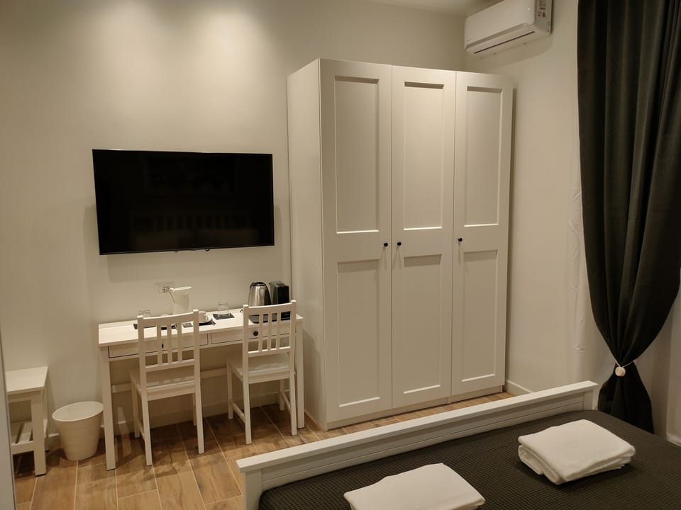 Deluxe Double Room | Premium bedding, down comforters, pillowtop beds, in-room safe