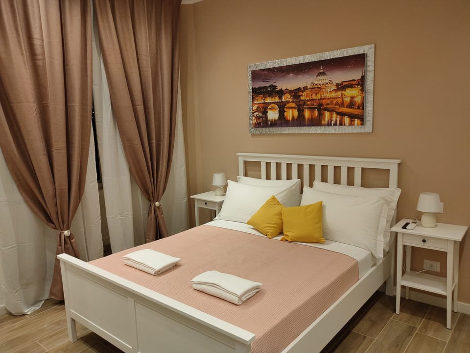 Deluxe Double Room | Premium bedding, down comforters, pillowtop beds, in-room safe