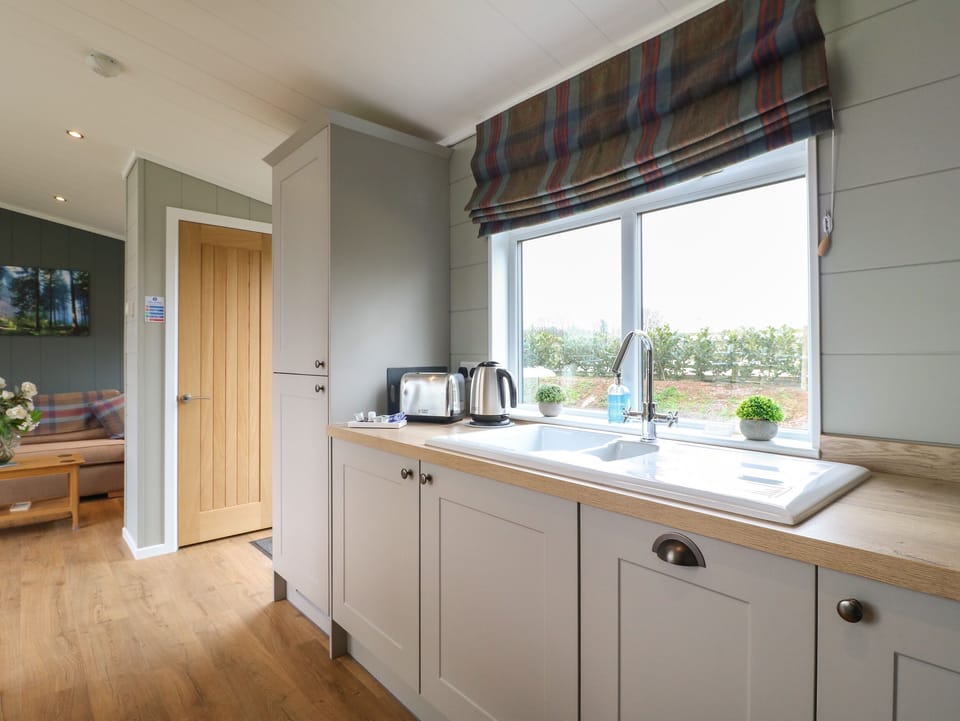 Cottage | Private kitchen | Fridge, dishwasher, electric kettle, toaster