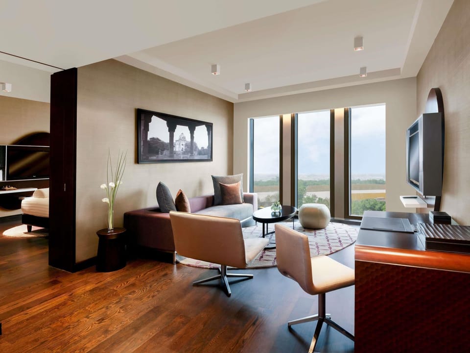 Superior Suite, Club Lounge Access (20% off FnB & Laundry) | Egyptian cotton sheets, premium bedding, down comforters