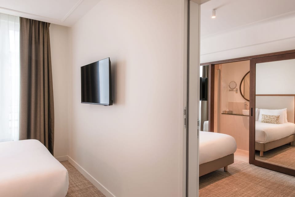 Superior Room, Connecting Rooms | Hypo-allergenic bedding, in-room safe, individually furnished, desk