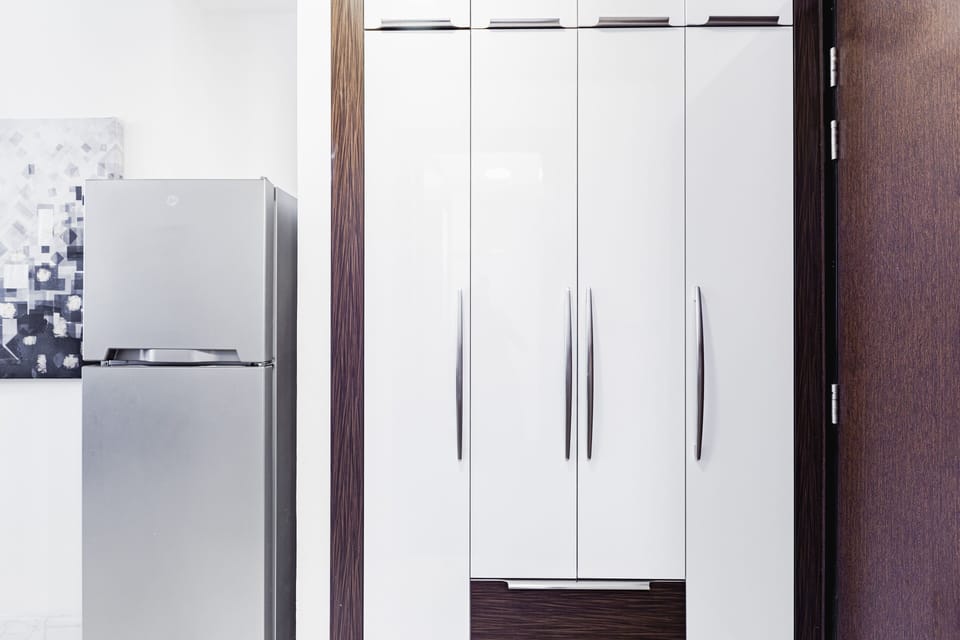 Deluxe Studio | Private kitchen | Fridge, microwave, oven, coffee/tea maker