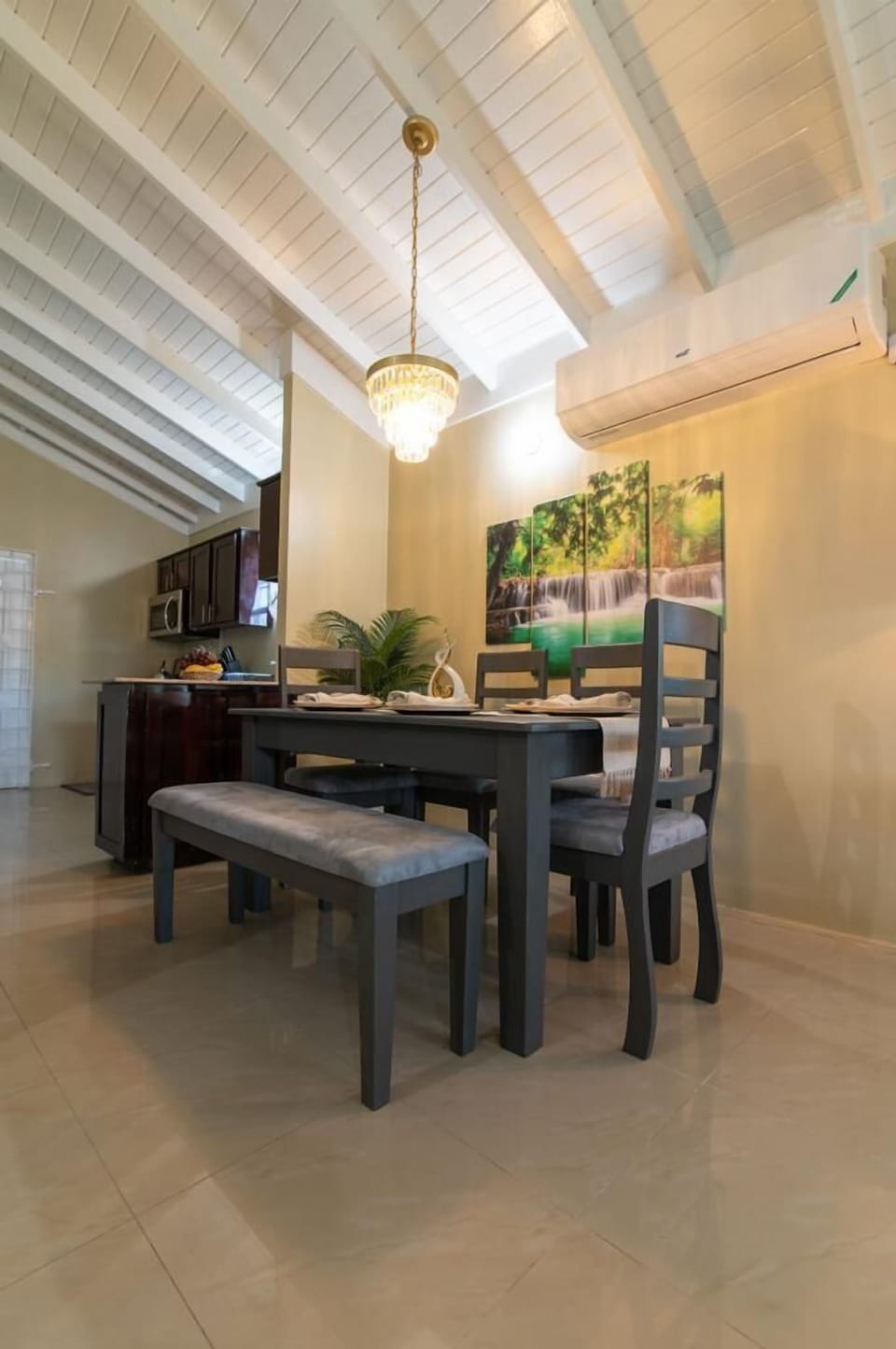 Comfort House | Private kitchen | Full-size fridge, microwave, oven, cookware/dishes/utensils