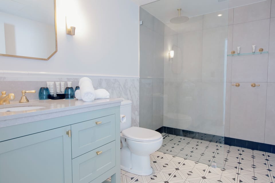 Family Room, Multiple Beds | Bathroom | Designer toiletries, hair dryer, bathrobes, towels