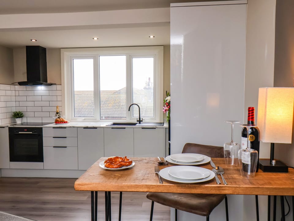 Cottage | Private kitchen | Fridge, dishwasher, electric kettle, toaster