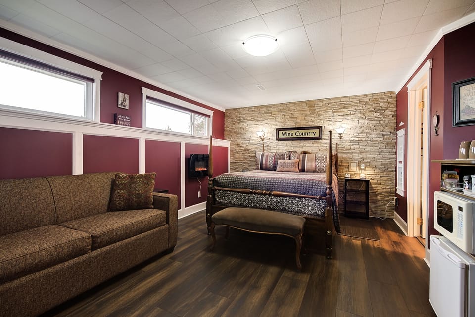 Suite, 1 Queen Bed | Premium bedding, pillowtop beds, desk, laptop workspace