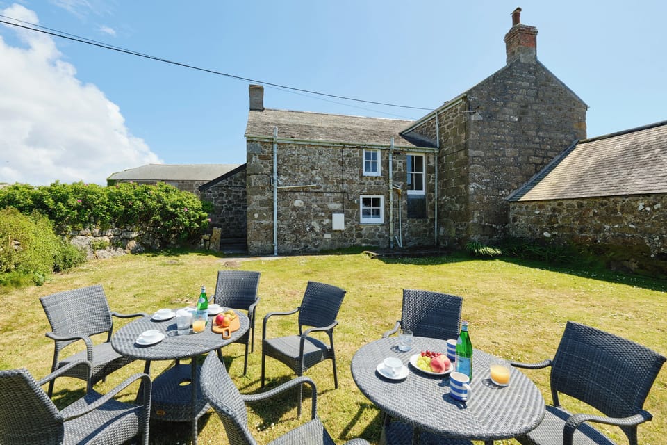 Cottage | Interior