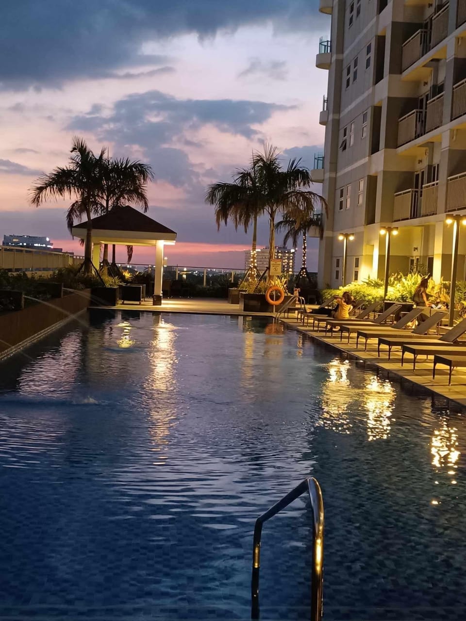2 outdoor pools