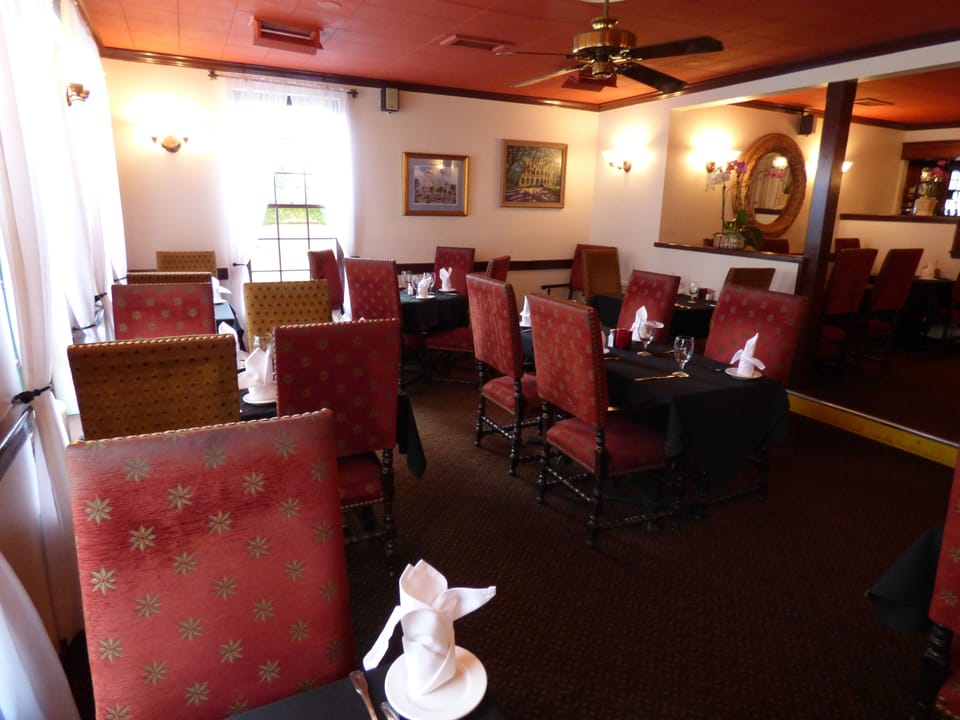 Breakfast, lunch, dinner served; international cuisine, garden views 