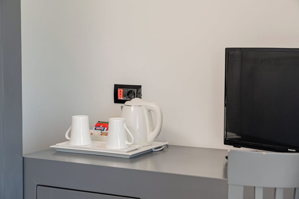 Superior Room (Front Sea View) | Desk, bed sheets