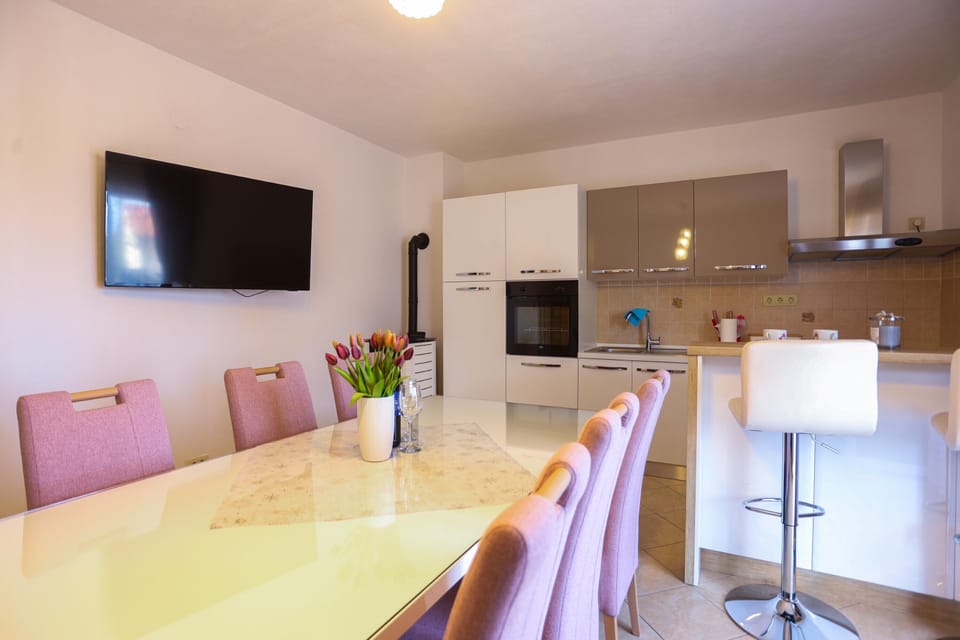 Apartment | Private kitchen | Full-size fridge, oven, stovetop, dishwasher
