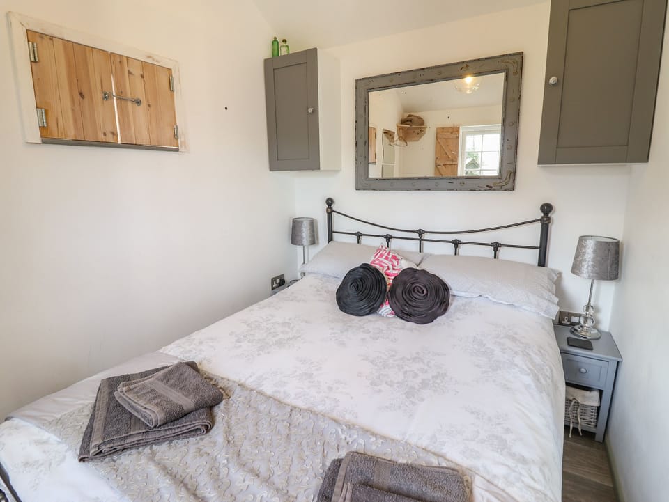 1 bedroom, individually decorated, individually furnished, free WiFi