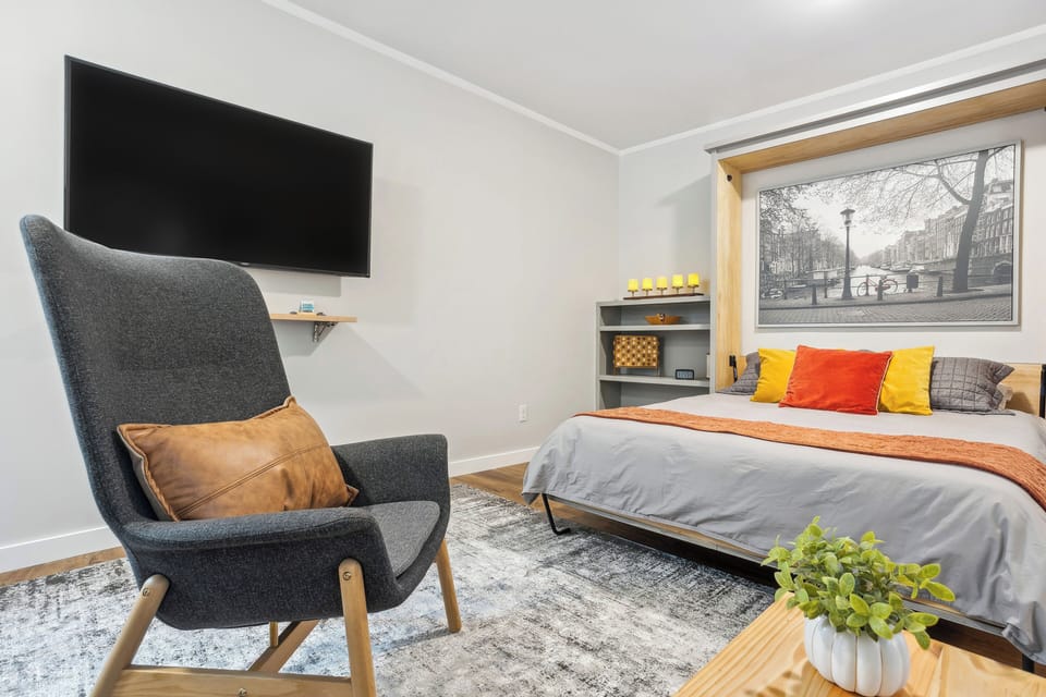 Pet-friendly Kent Vacation Rental, Walk to Lake! Apartment in Kent