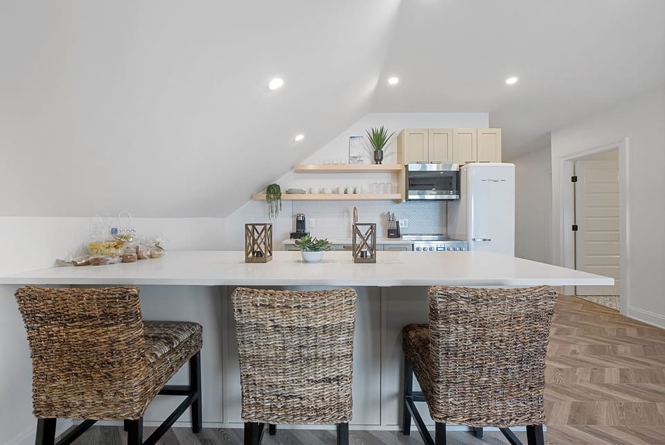 Signature Suite, 4 Bedrooms | Private kitchen | Full-size fridge, microwave, oven, stovetop