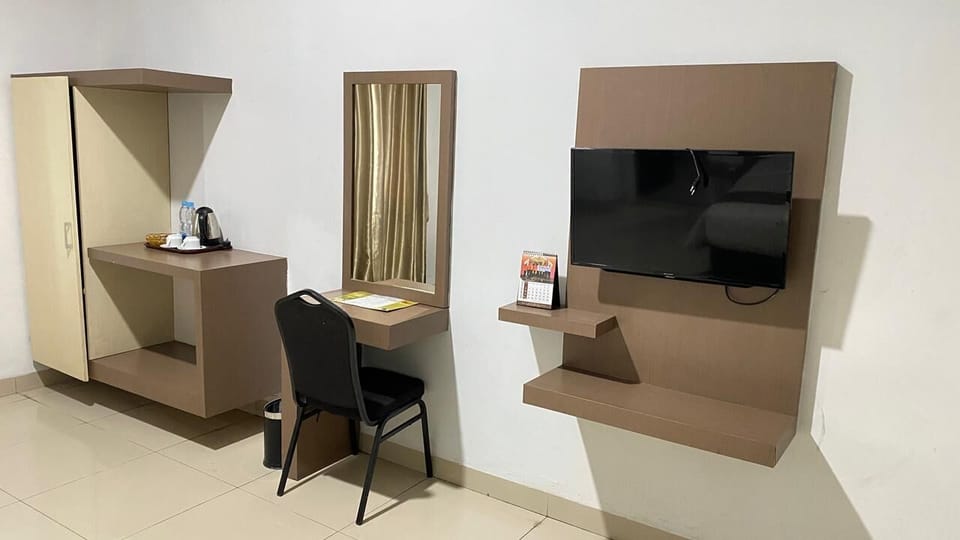 Deluxe Room | Desk, WiFi (free), bed sheets