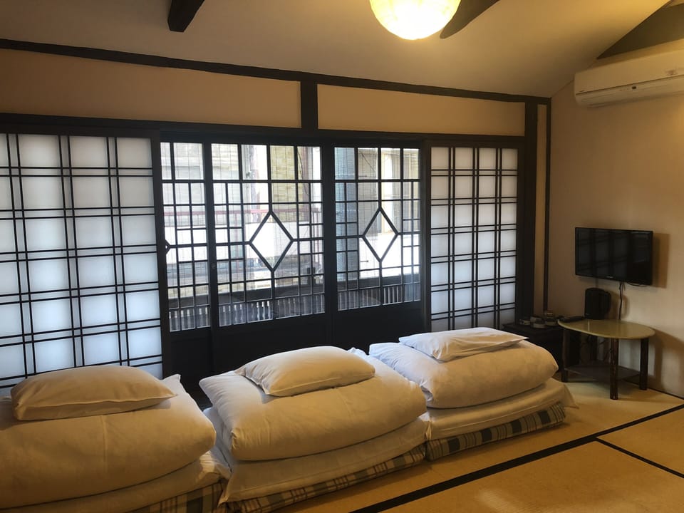 Triple Room with shower (2,3 persons) | Iron/ironing board, free WiFi, bed sheets