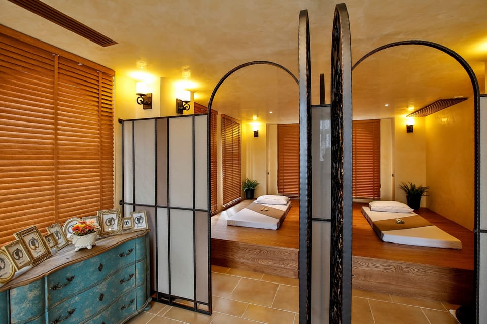 Hot tub, steam room, body treatments, aromatherapy, Swedish massages