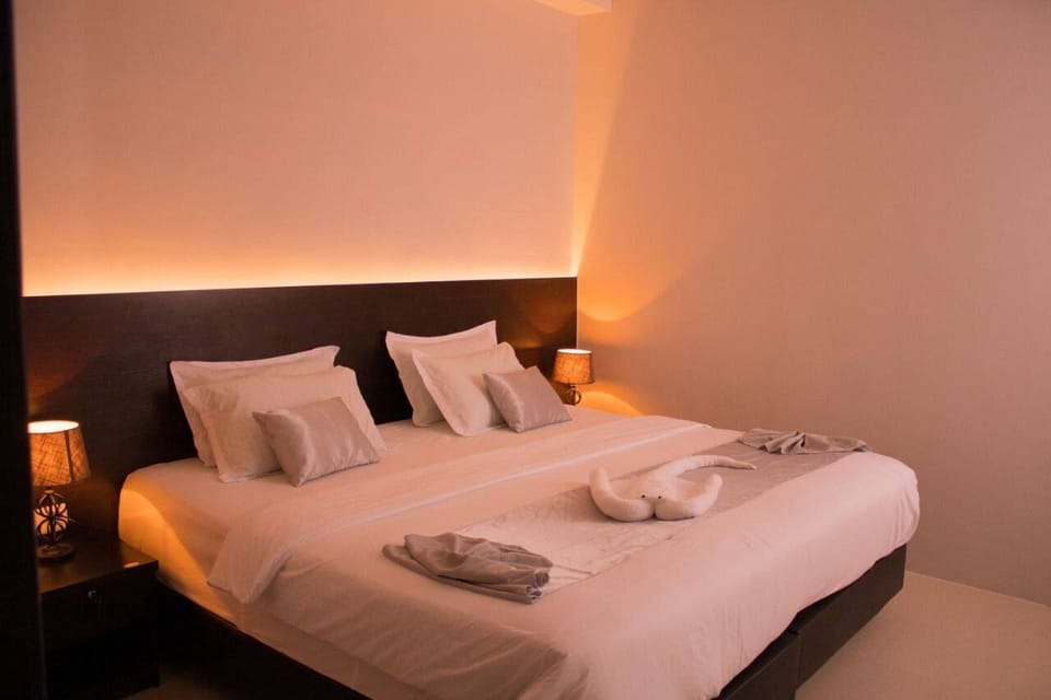Soundproofing, free WiFi, bed sheets