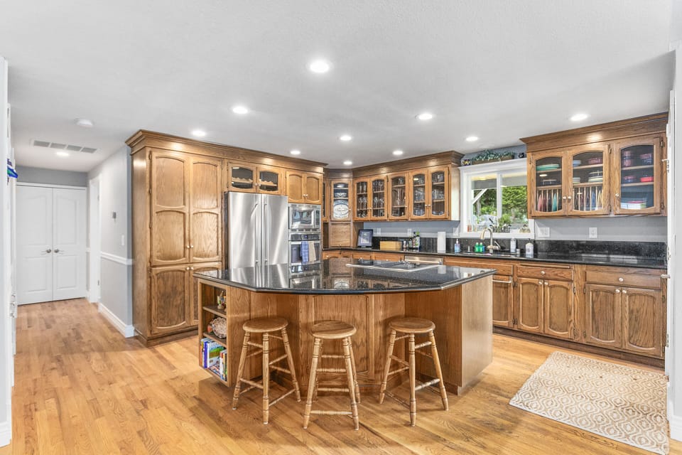 Deluxe House | Private kitchen | Fridge, microwave, oven, stovetop