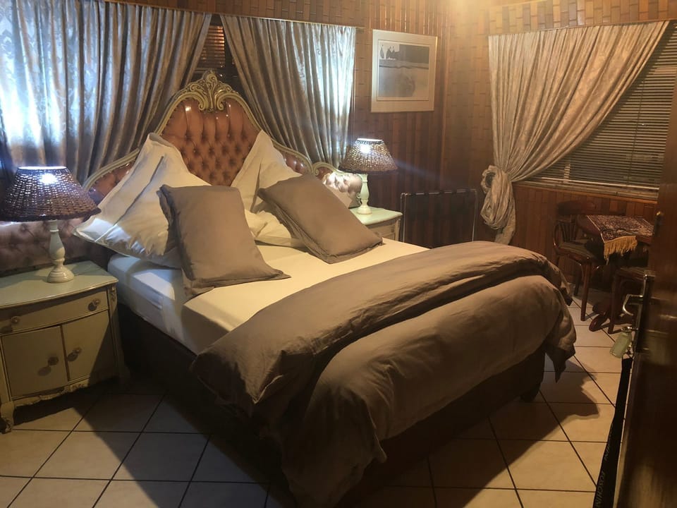 Basic Double Room, 1 Bedroom | In-room safe, laptop workspace, iron/ironing board, free WiFi