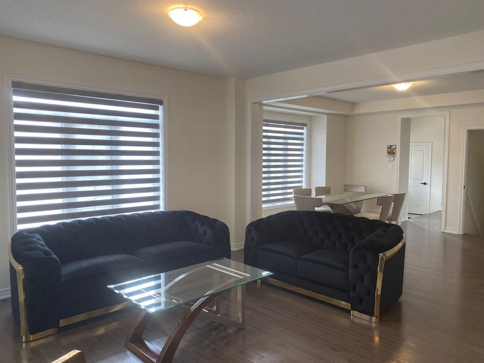 Haus in Brampton mit privatem Parkplatz Vacation rental in Halton Hills