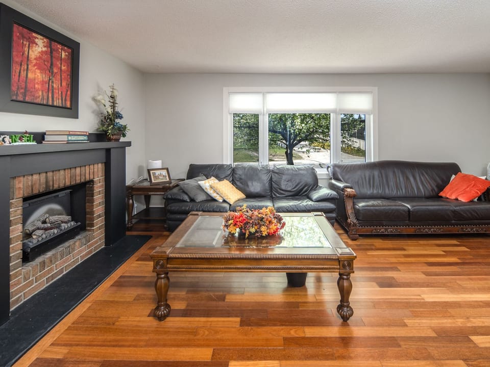 H Home 5BR2BTH in der Nähe von YYC Deerfoot Mall DT Vacation rental in Calgary