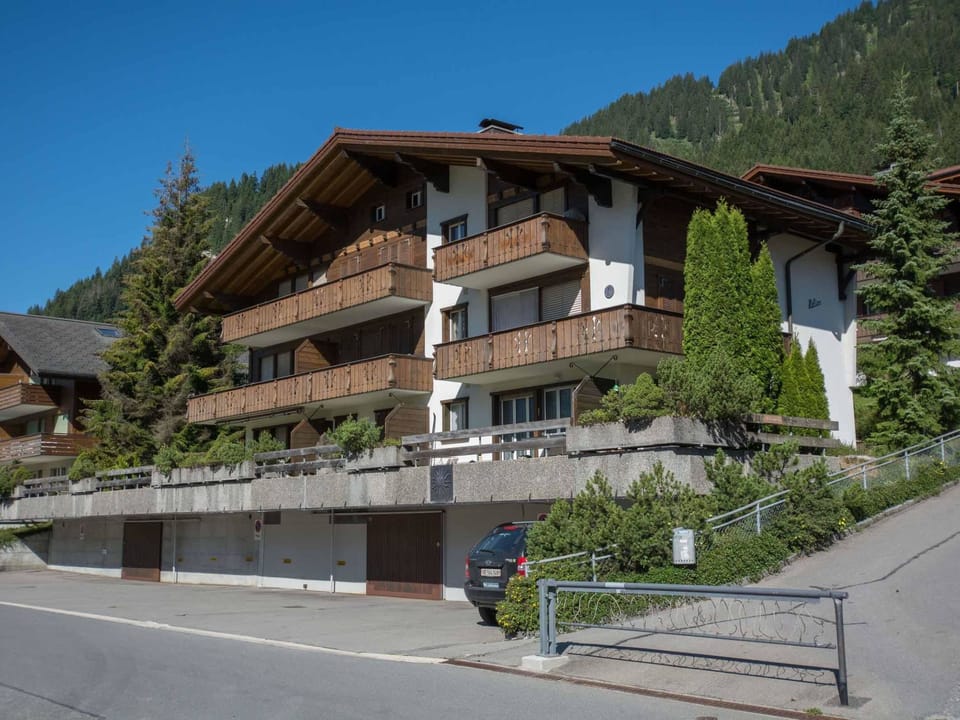 Helios Appartement/Fewo, Dusche, WC, 3 Schlafräume 4-Zimmerwohnung Apartment in Adelboden