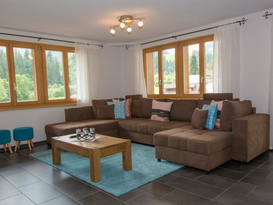 Schützenrain 1. Stock Appartement/Fewo, Bad, WC, 3 Schlafräume Apartment in Adelboden