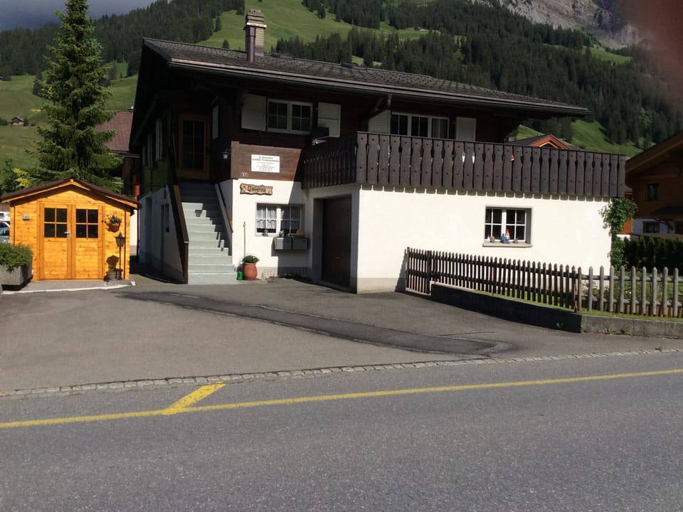 Bärgrose Appartement/Fewo, Bad, WC, 3 Schlafräume 4-Zimmerwohnung Apartment in Adelboden