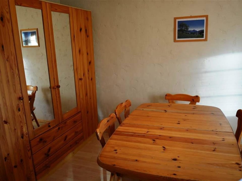 Jacqueline 1 Appartement/Fewo, Dusche oder Bad, WC 6-Bettwohnung Apartment in Saanen