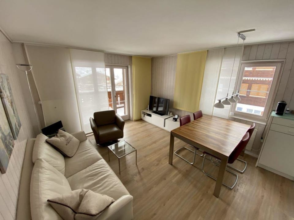 Suzanne Nr. 22 Appartement/Fewo, Dusche oder Bad, WC 4-Bettwohnung Apartment in Saanen