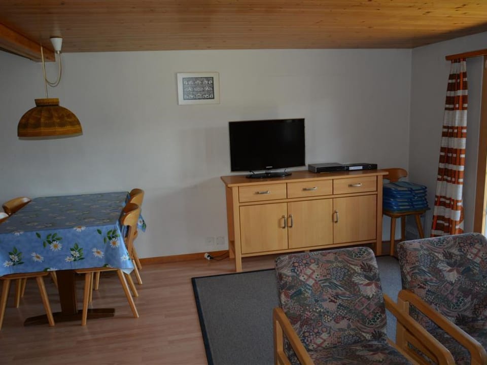 Rehweid (EG) Appartement/Fewo, Dusche oder Bad, WC 5-Bettwohnung Apartment in Saanen